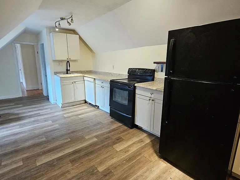 605 Hall St — Photo 1