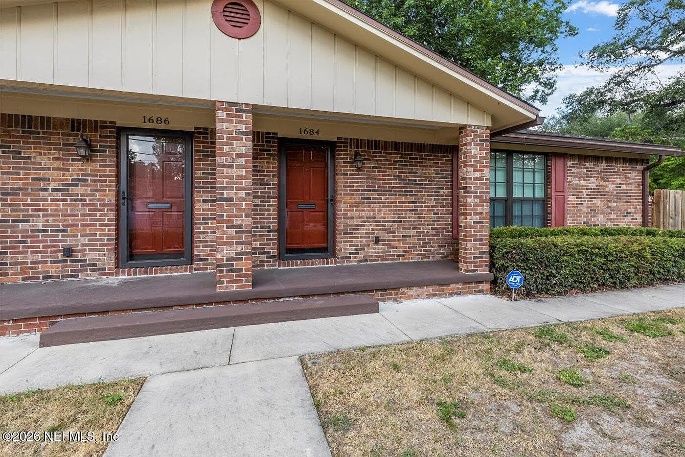2 bed, 1.0 bath, 1600 sqft, $1,795 — Photo 2
