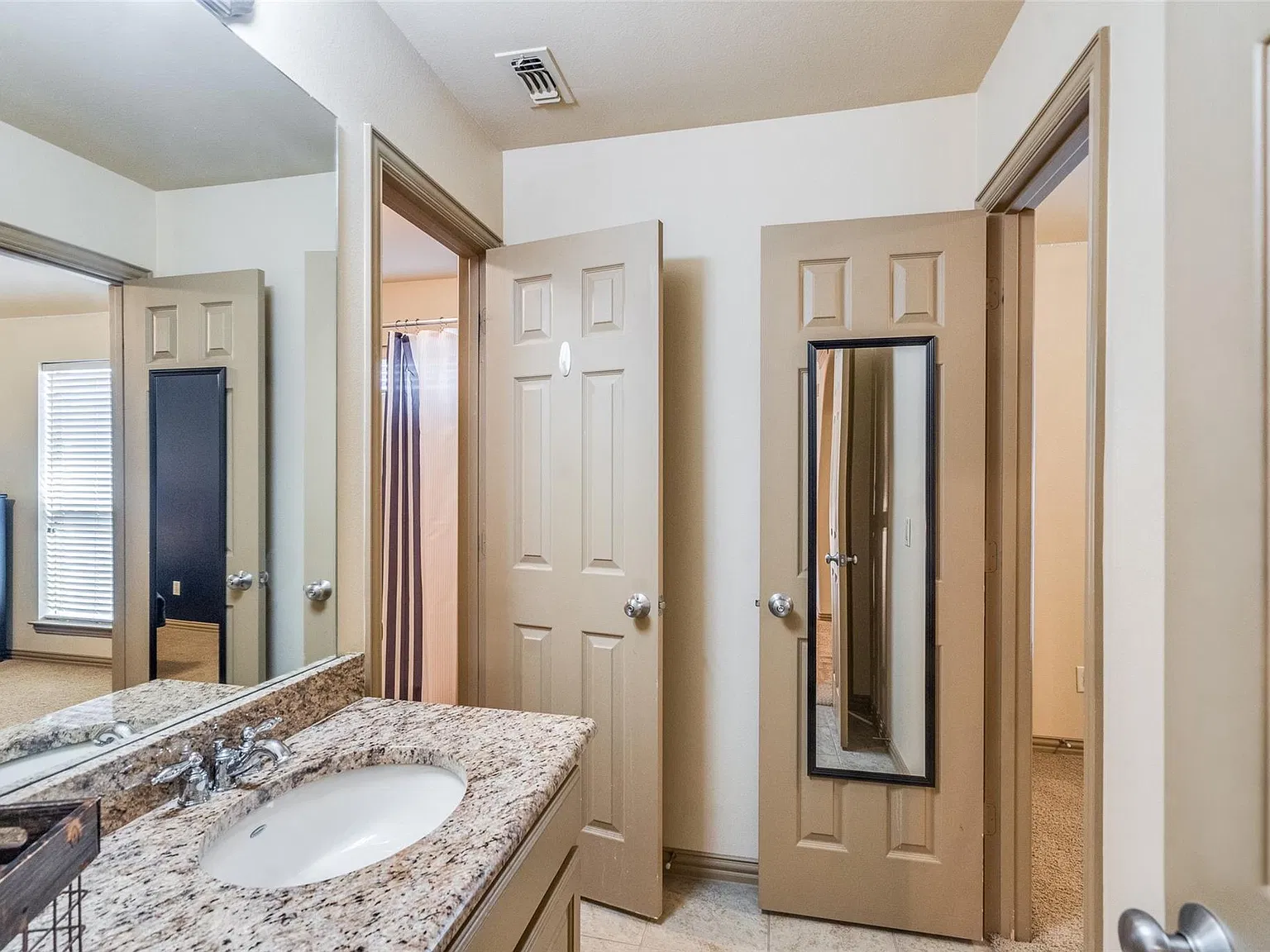 4 bed, 3513 sqft, $3,100 — Photo 4