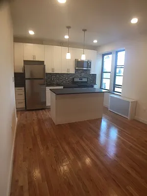 Rented by Roberto Guilbet, LREB | media 32