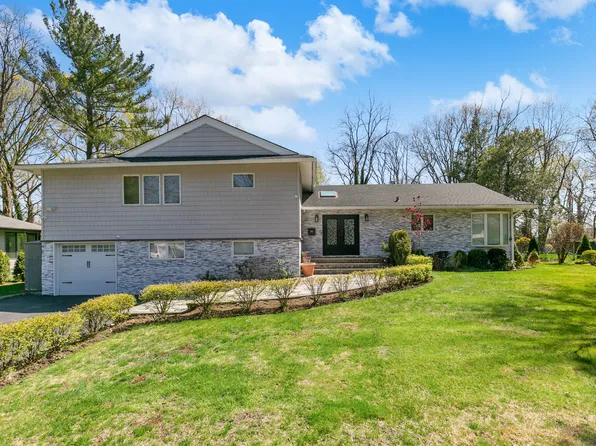 22 Olive St, Great Neck, NY 11020