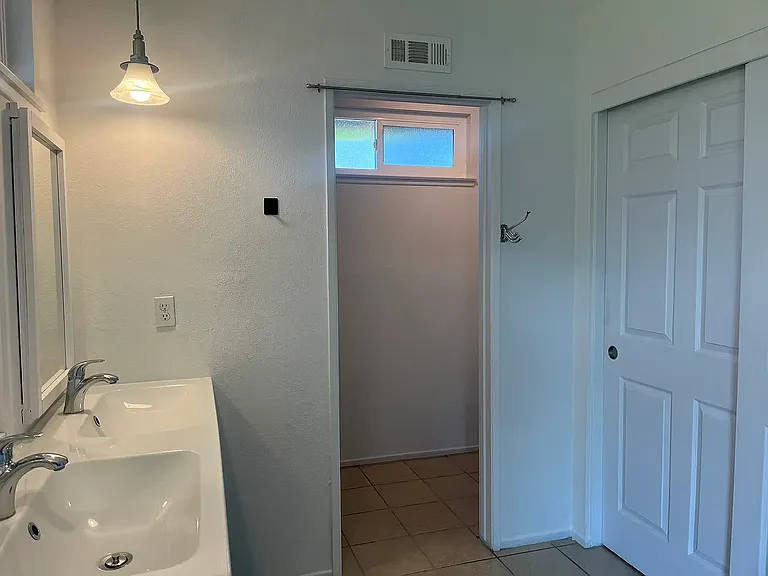 337 Swanee Ave — Photo 9