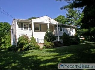 96 Blossom Hill Rd, Lebanon, NJ 08833