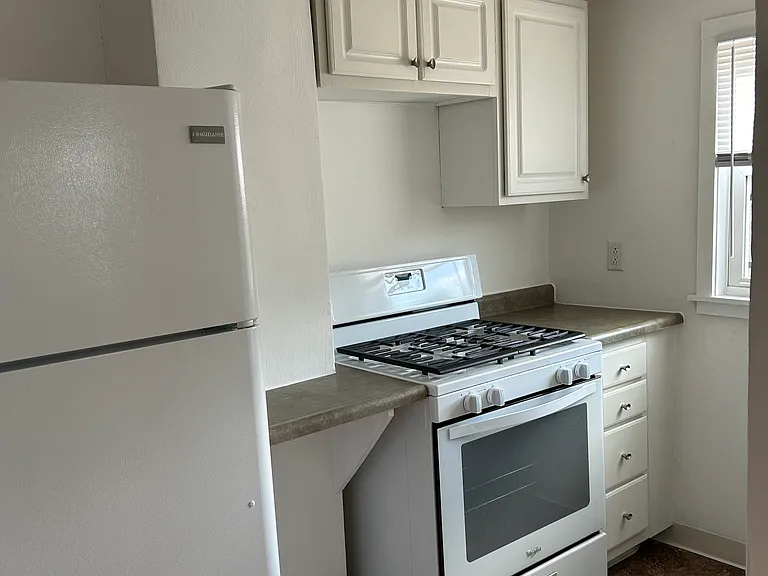 1430 Muldowney Ave — Photo 5