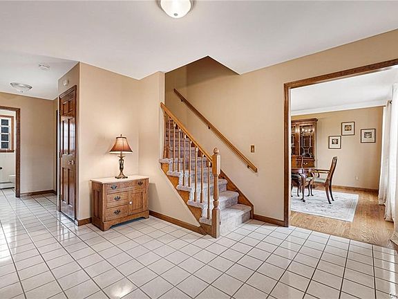 4th image of 9 Thistle Dr