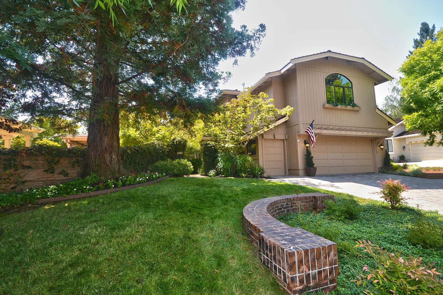 931 Redwood Dr photo 1