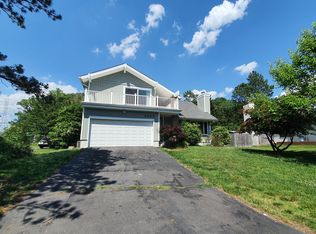 5905 Lovejoy Ct, Springfield, VA 22152