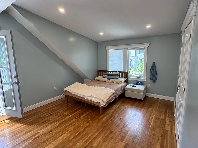 16 Moody St — Photo 3