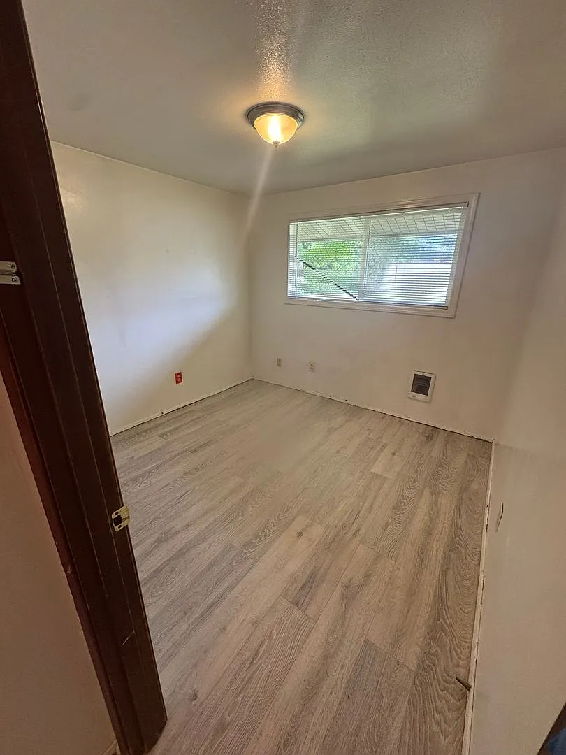 Country Squire Apartments 10833 — Photo 3