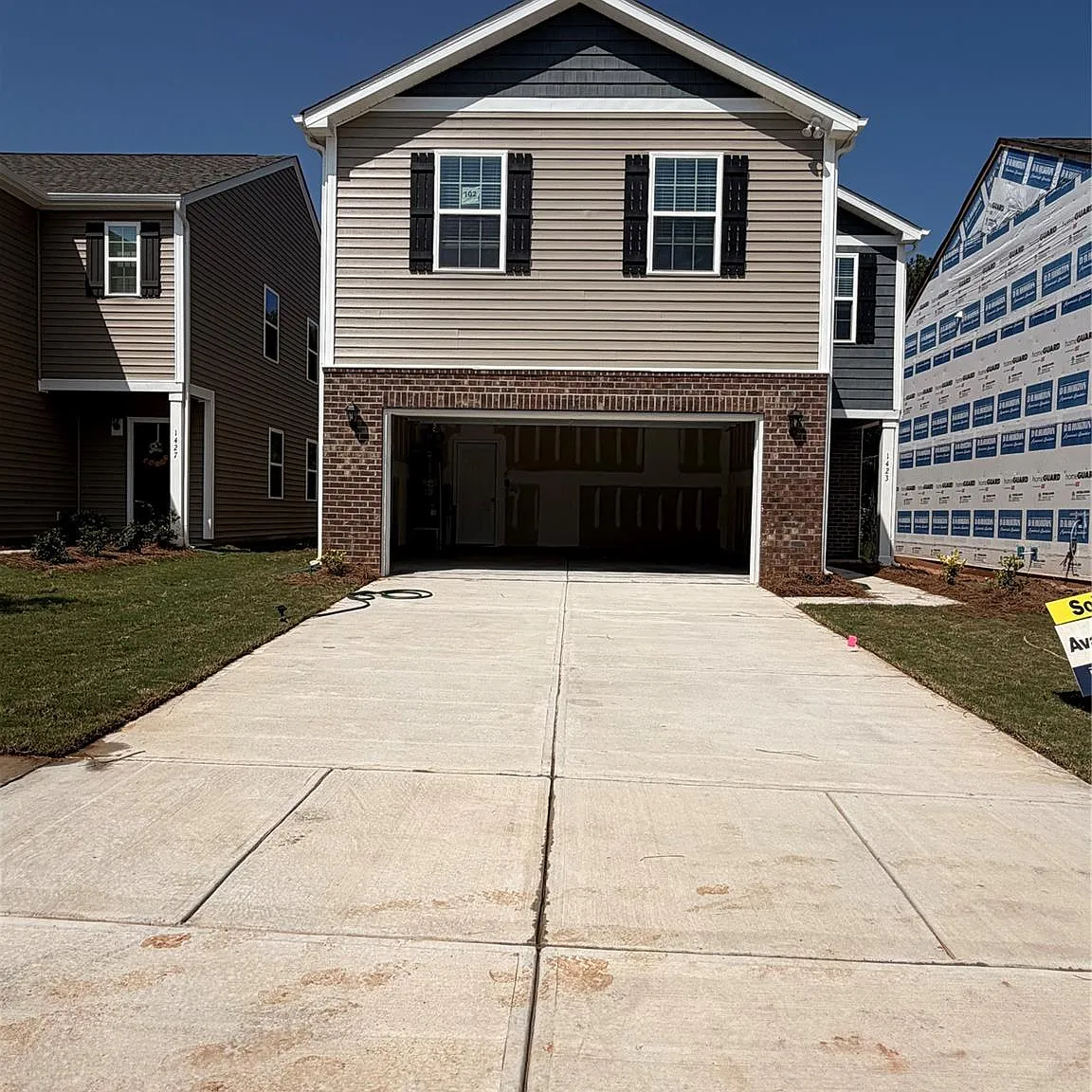 4 bed, 2.5 bath, 1927 sqft, $2,195 — Photo 1