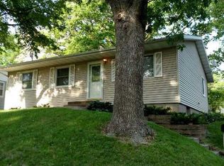 1025 18th St NW, Cedar Rapids, IA 52405