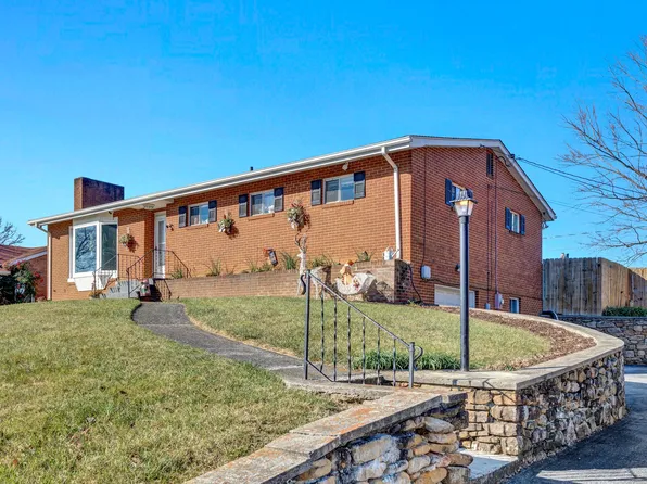 2648 Jackson Dr, Salem, VA 24153