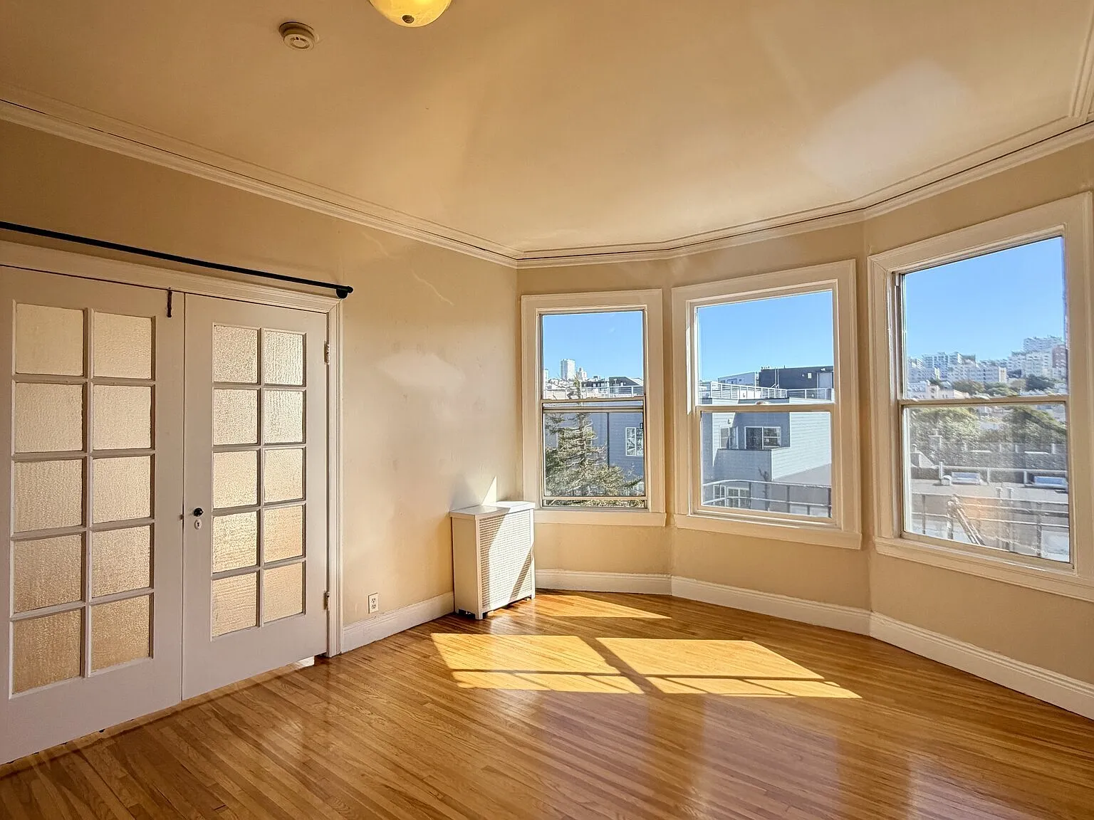 Sunshine Daydream! Top Floor 2 Bedroom with Views — Photo 4
