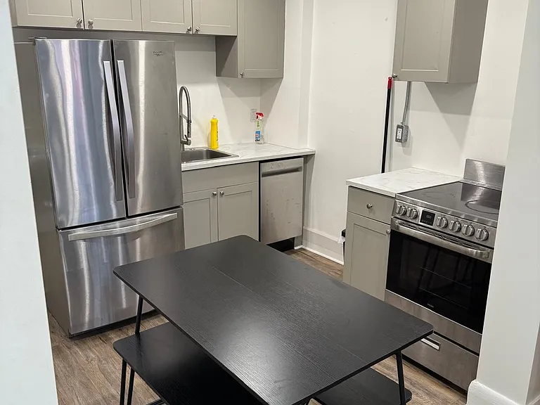 344 Richmond St #1 — Photo 3