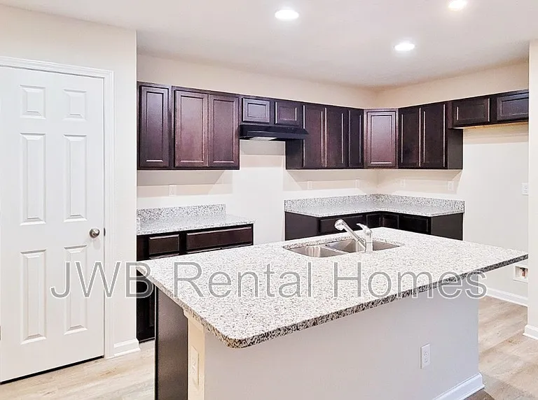 8105 Dandy Ave — Photo 2