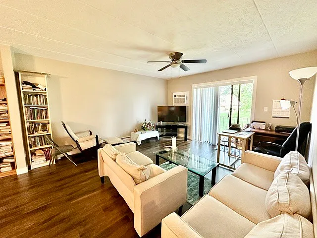 2 bed, 1.5 bath, 927 sqft, $1,850 — Photo 4