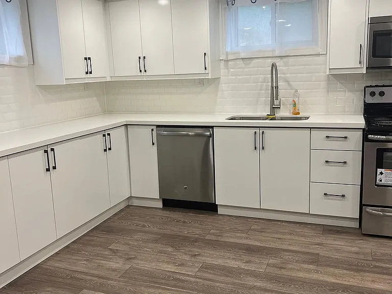 23 Irwin Ave — Photo 4