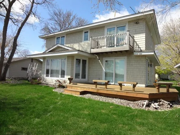 78 Point Dr, Waconia, MN 55387