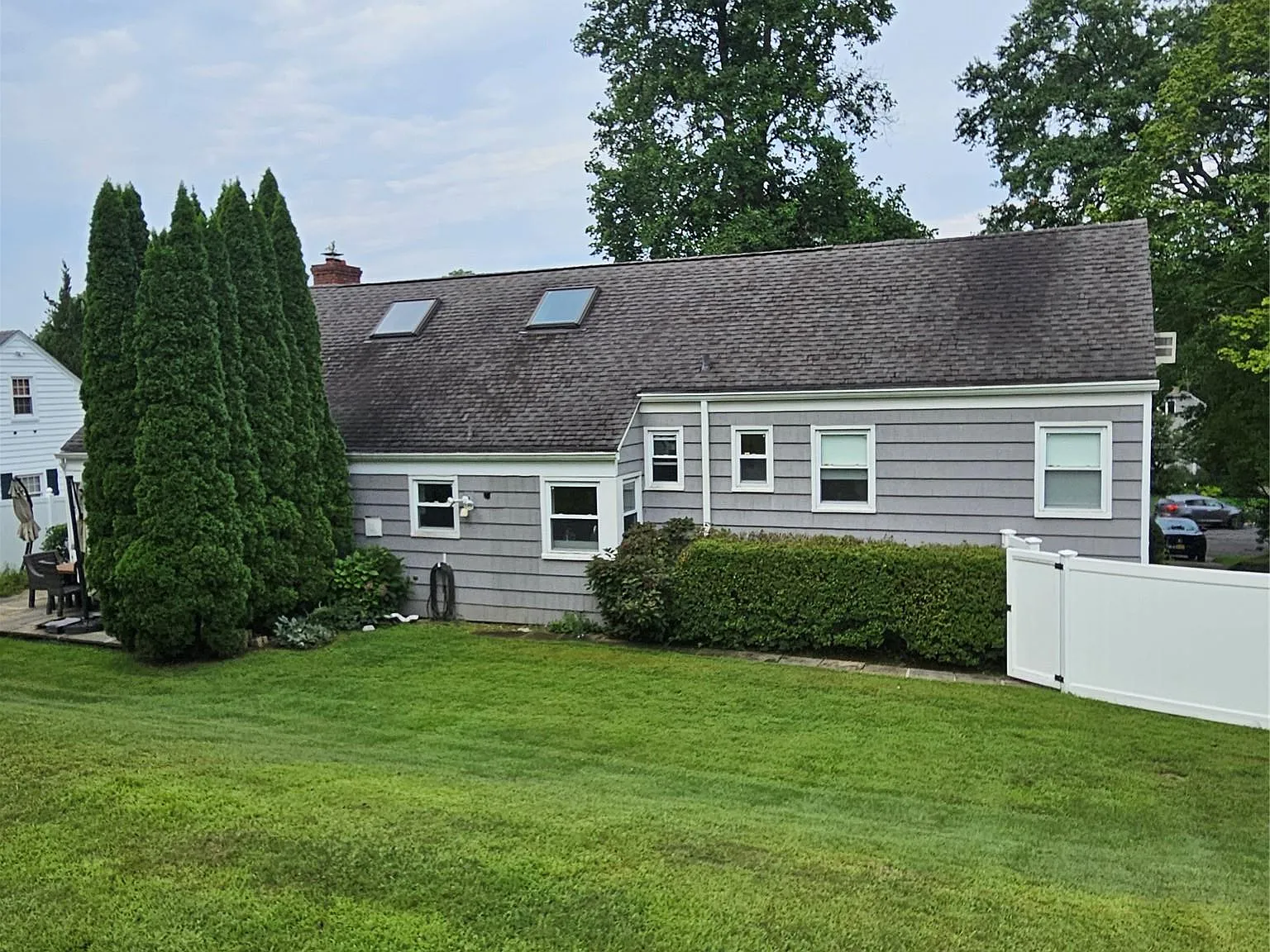 4 bed, 2.0 bath, 1879 sqft, $6,400 — Photo 3