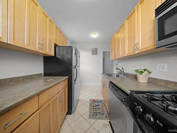 98-120 Queens Boulevard image 14 of 29