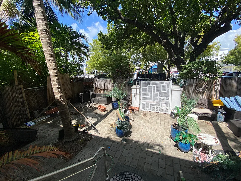 741 6th St