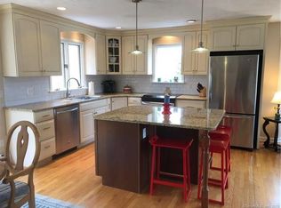 7 Pond View Ct, Pawcatuck, CT 06379