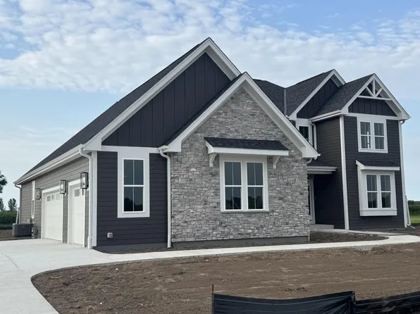 N63W35828 Frederick DRIVE, Oconomowoc, WI 53066