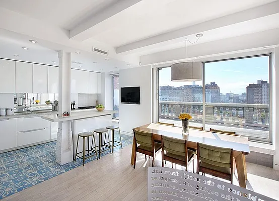 Sold by Warburg | media 33