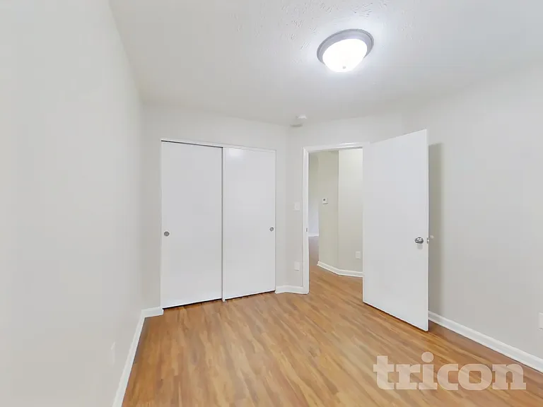 284 Woodfield Dr — Photo 12