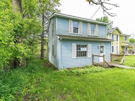 2nd image of 1424 Beach Dr