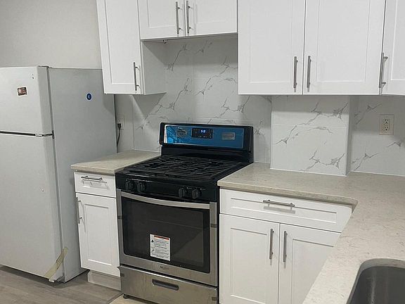 5th image of 833 Cantrell St