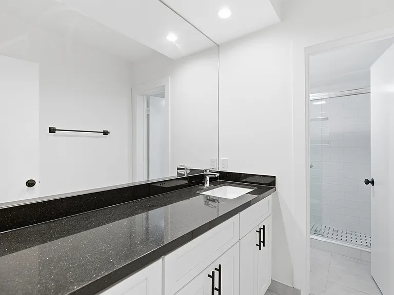 642 NW Knoll Dr — Photo 19