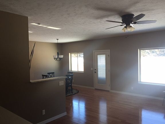 Dining/Living (Simulated)