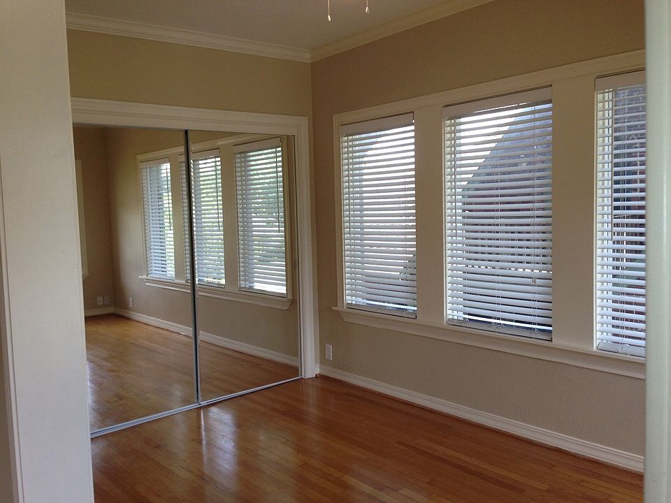 Light and bright spacious area offers office, study or sunro