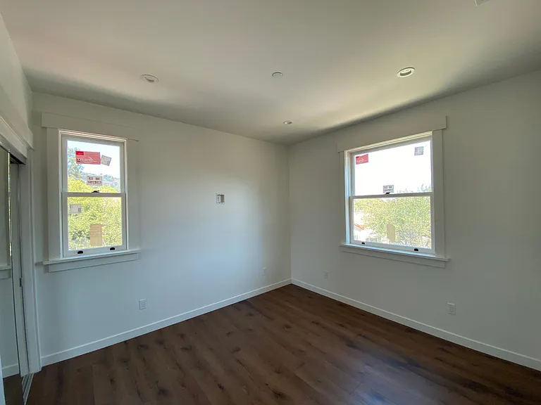 323 E Micheltorena St — Photo 7