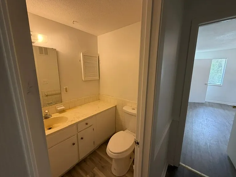 2101 Ottawa St — Photo 102