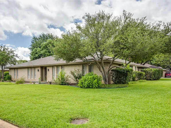 2414 Lakeview Cir, Arlington, TX 76013