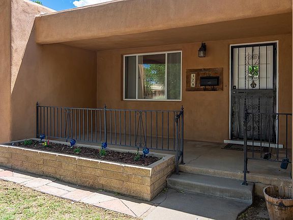 3rd image of 328 Fontana Pl NE