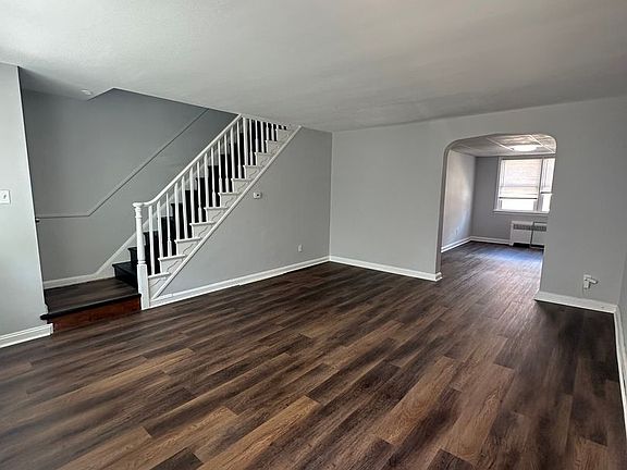 2nd image of 6825 Clover Ln