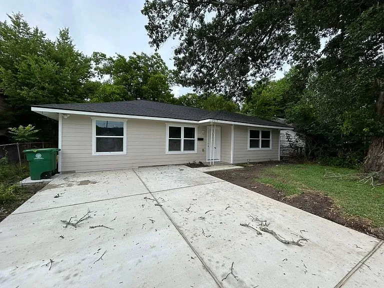 3017 Nita St — Photo 2
