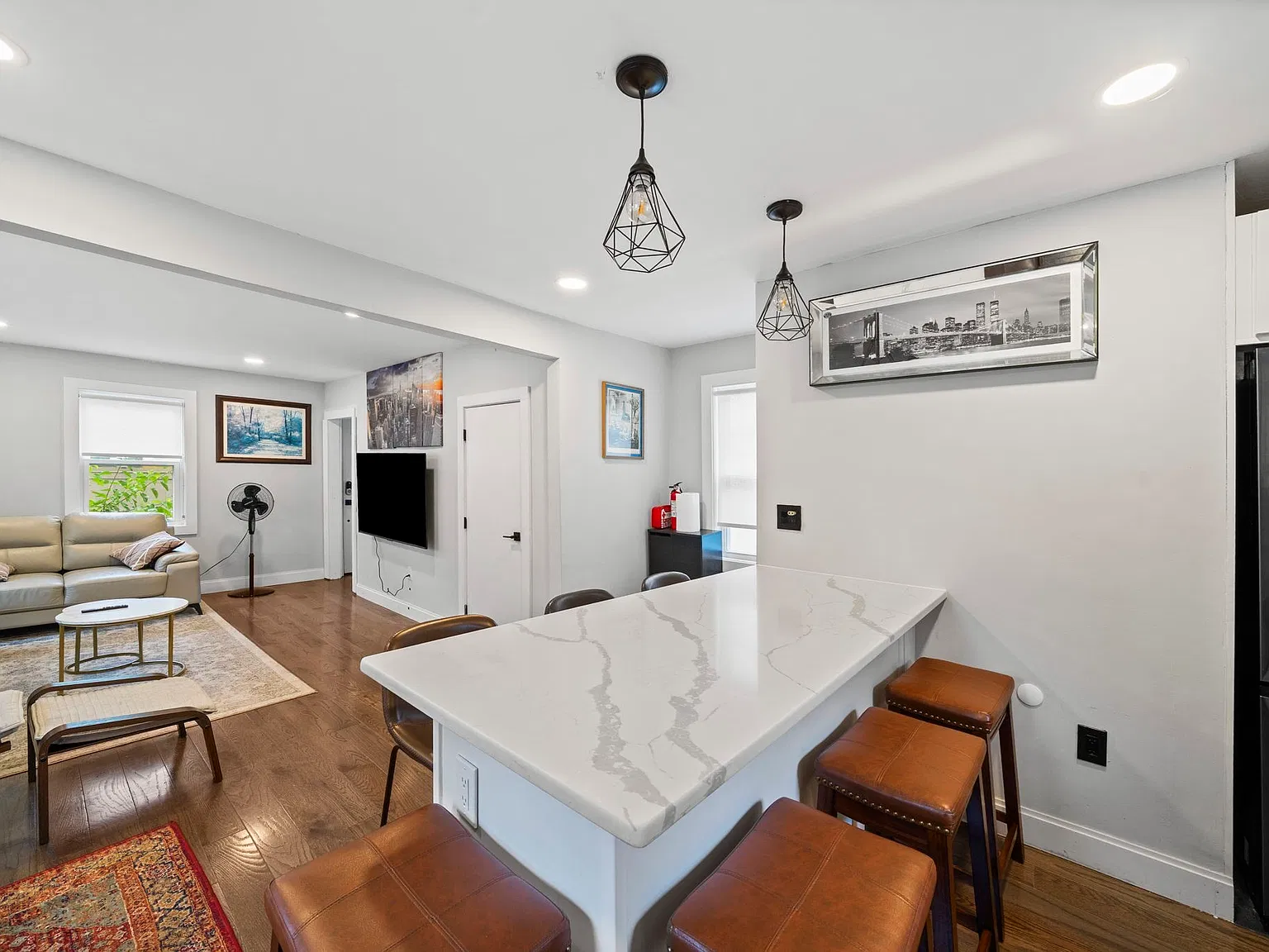 3 bed, 1.5 bath, 1791 sqft, $3,600 — Photo 2