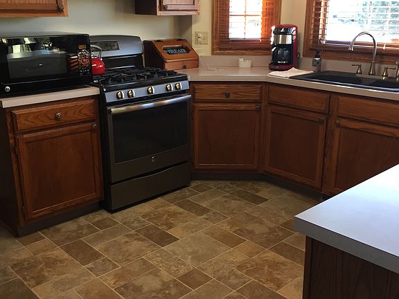 3rd image of 1062 Hollister Dr