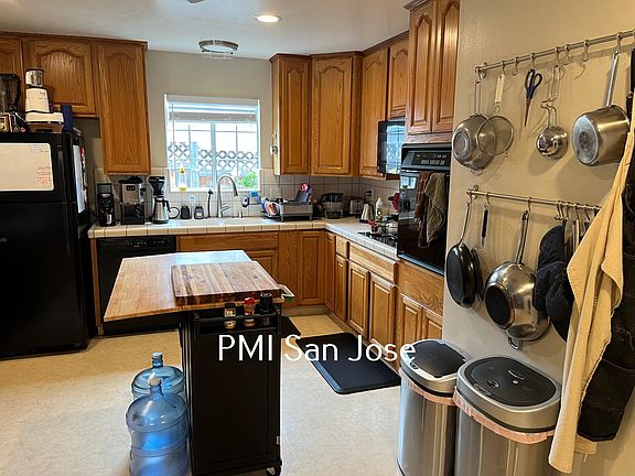 36090 Sandalwood St - Kitchen_07302024