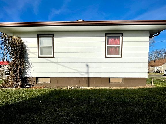 3rd image of 1219 S Newton Ave