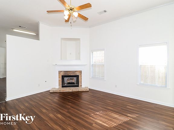 4th image of 8687 Rogers Park Ave