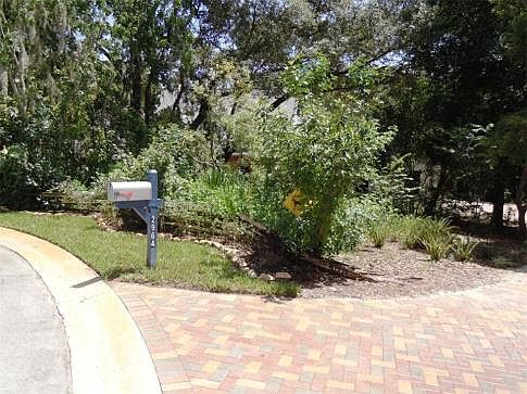 Driveway at 2964 Meadowood Dr.