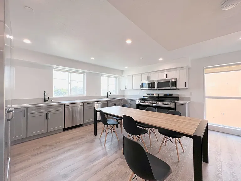1368 W 35th St #8 — Photo 8