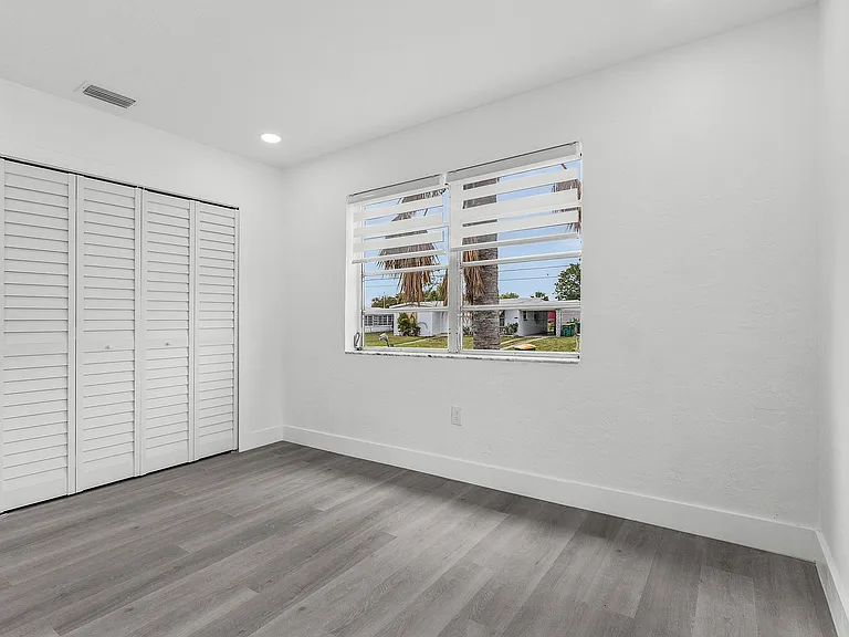 22163 Hernando Ave — Photo 6