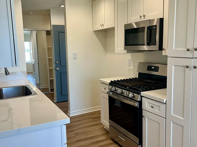 Sunrise Apartments — Photo 12