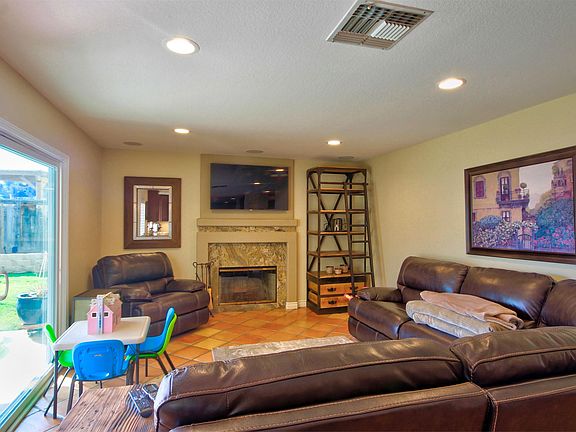 5th image of 40218 Holden Cir